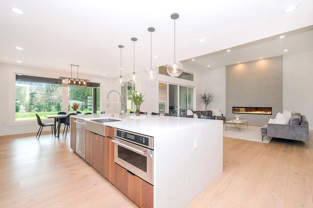 Bright modern kitchen interior for AVENULI Home Organization — photo by Zac Gudakov on Unsplash
